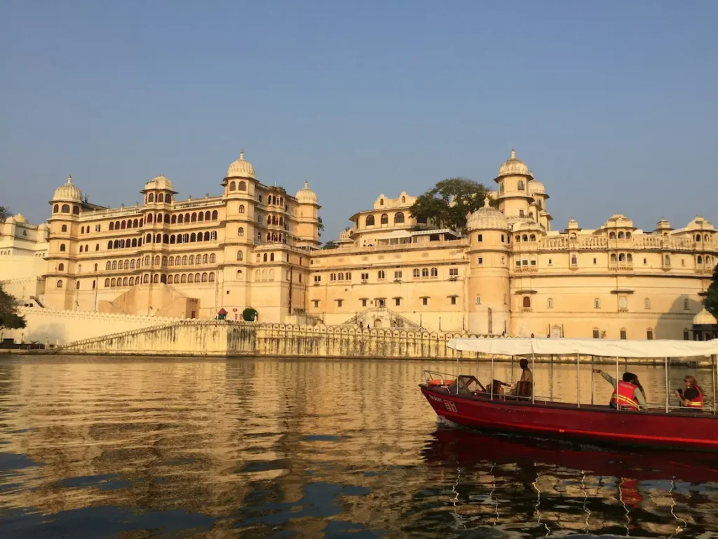 Lake Pichola is the main attraction of Udaipur to visit with kids. 