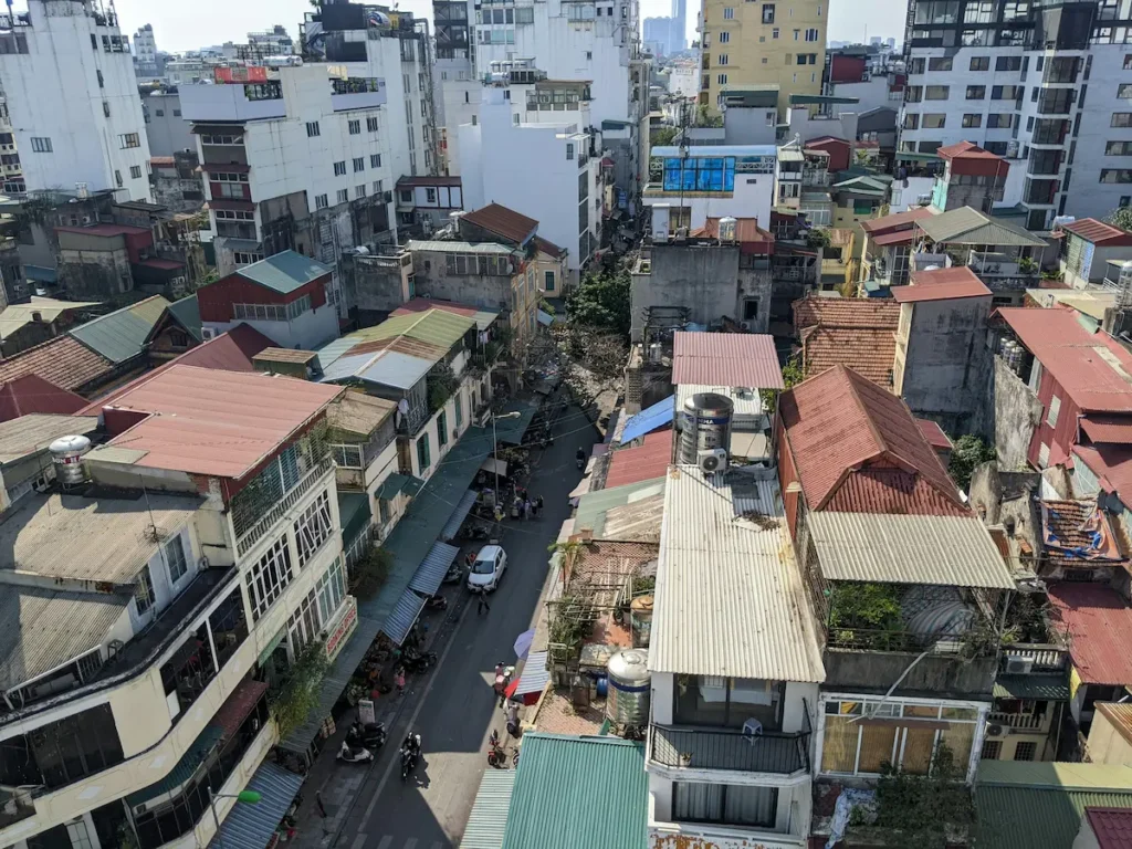 The city view of Hanoi is filled with budget-friendly hotels. 