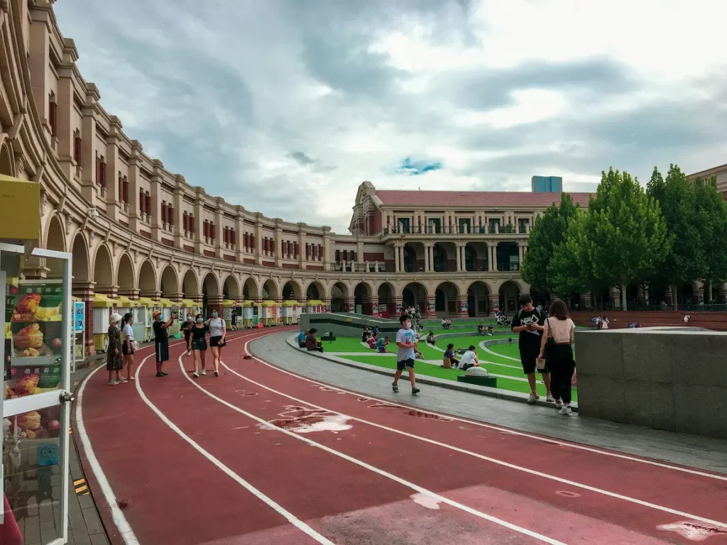 Daytime views of five great avenues of Tianjin in summer.