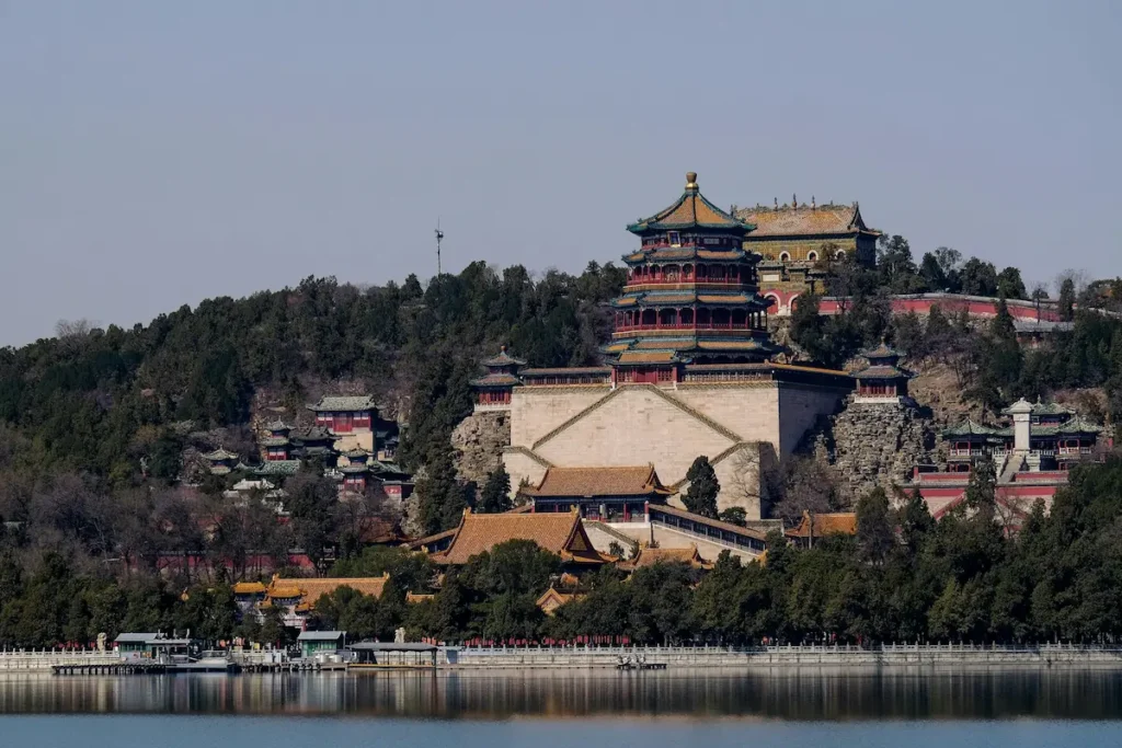 Kids strolling at the Summer Palace in Beijing