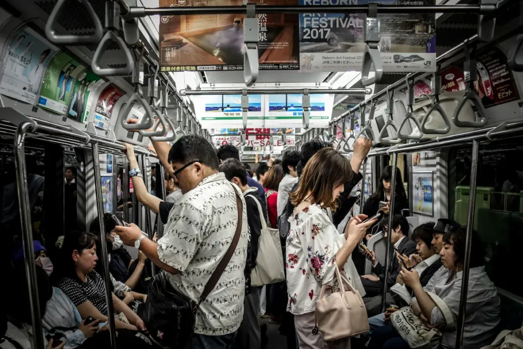 Avoid rush hours of Tokyo metro with kids 