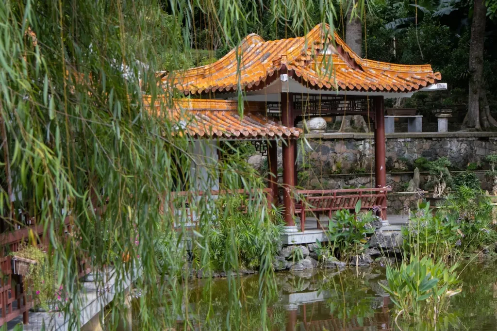 The view of park in the spring season of Chengdu is best to visit with kids 