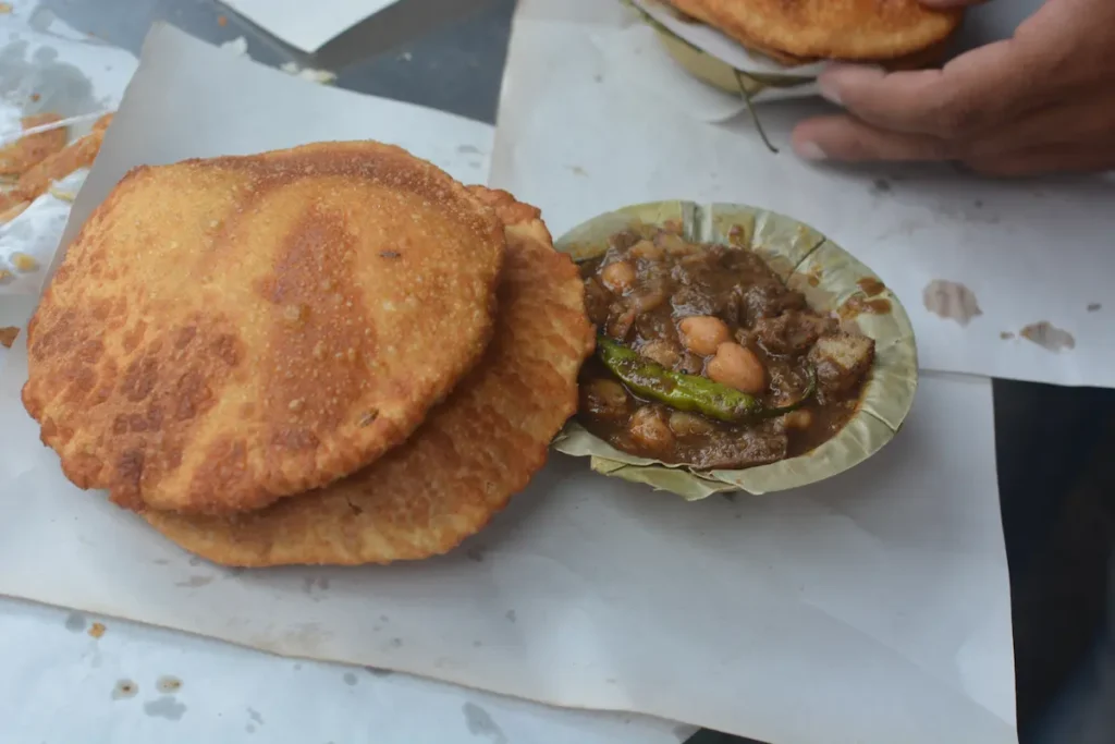 THE Bedai kACHORI WITH sABJI- FAMOUS STREET FOOD AGRA