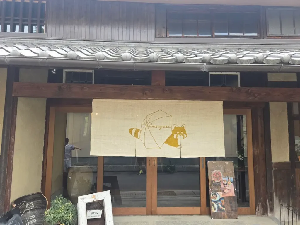 Amaegiri cafe is a small cafe popular for chiffon cake