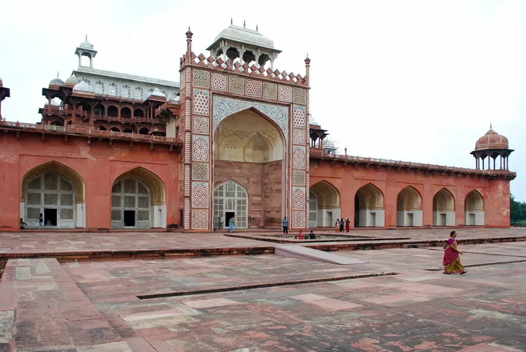 Akbar's tomb, Sikandra Agra, is a must-visit with kids