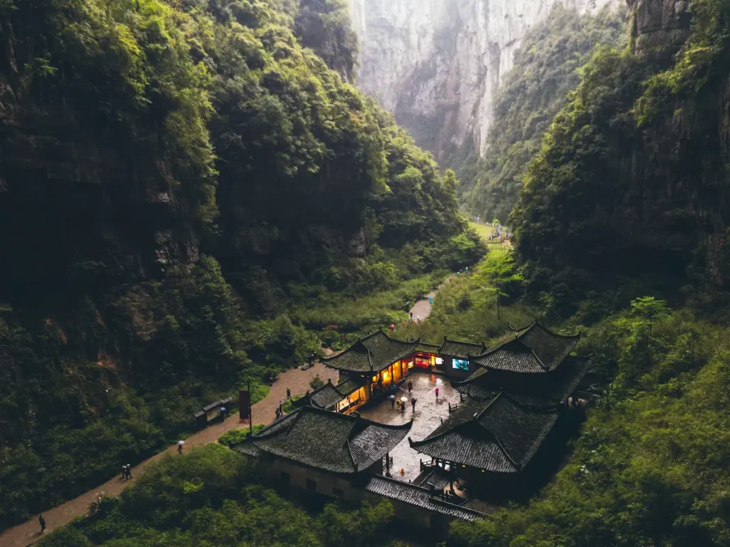 Wansheng Heishan Valley is the famous black valley of the three gorgeous bridges of Chongqing, best to visit with older kids
