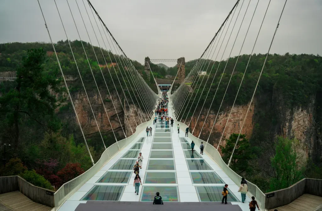 The glass-bottom bridge of Zhangjiajie from Chongqing is breathtaking