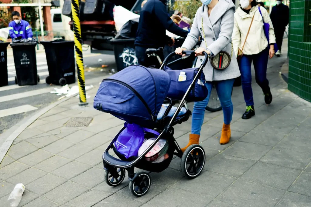 A mom with a stroller in Chongqing: It's best to keep it for other locations. here, a baby carrier is the only option to carry kids. 