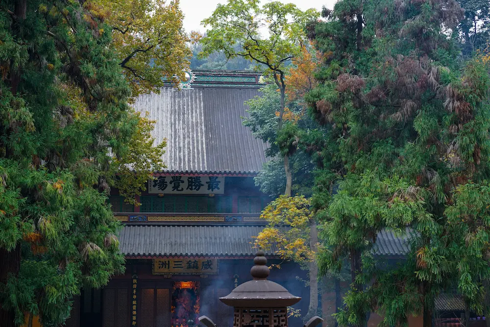Lingyin Temple, Hangzhou, family morning visit