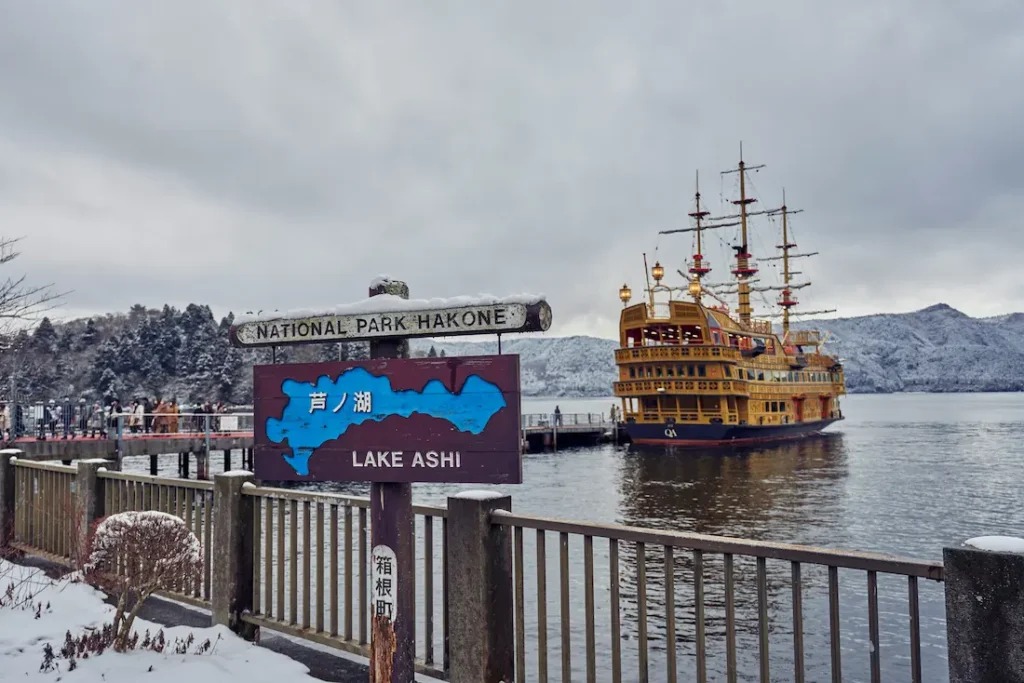 Freezing Lake Ashi in Hakone in winter.