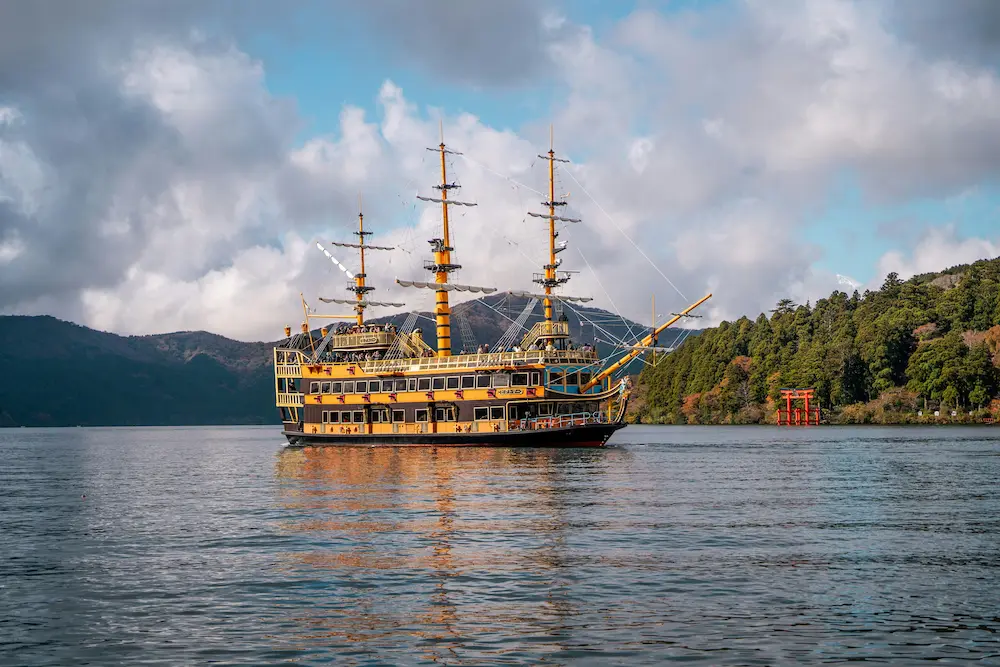 Board the famous pirate-style sightseeing boats in Lake Ashi, Hakone.
