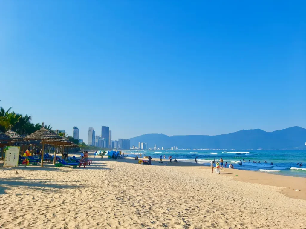 Da Nang beaches are better and more livable than Nha Trang beaches for families. 