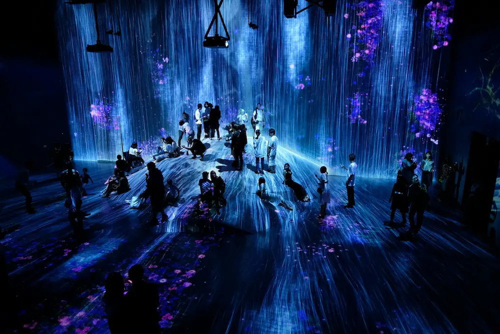 Kids exploring teamLab Borderless digital art museum in Tokyo