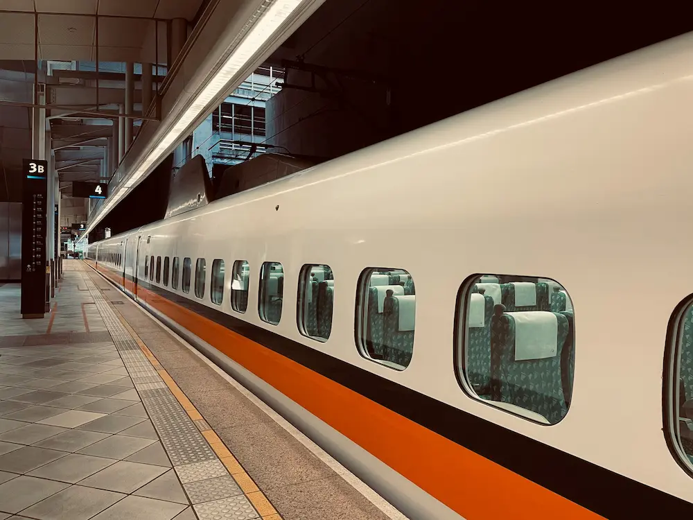 Shinkansen luggage space seats are different from normal seating. 