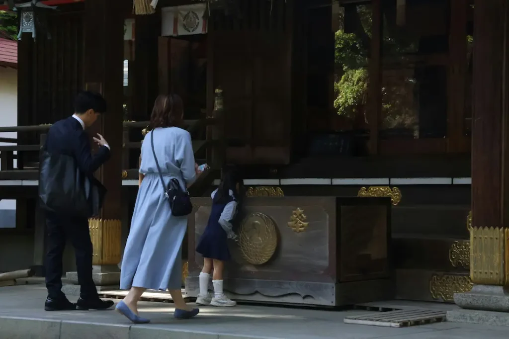 Japanese people are amazing with kids. 