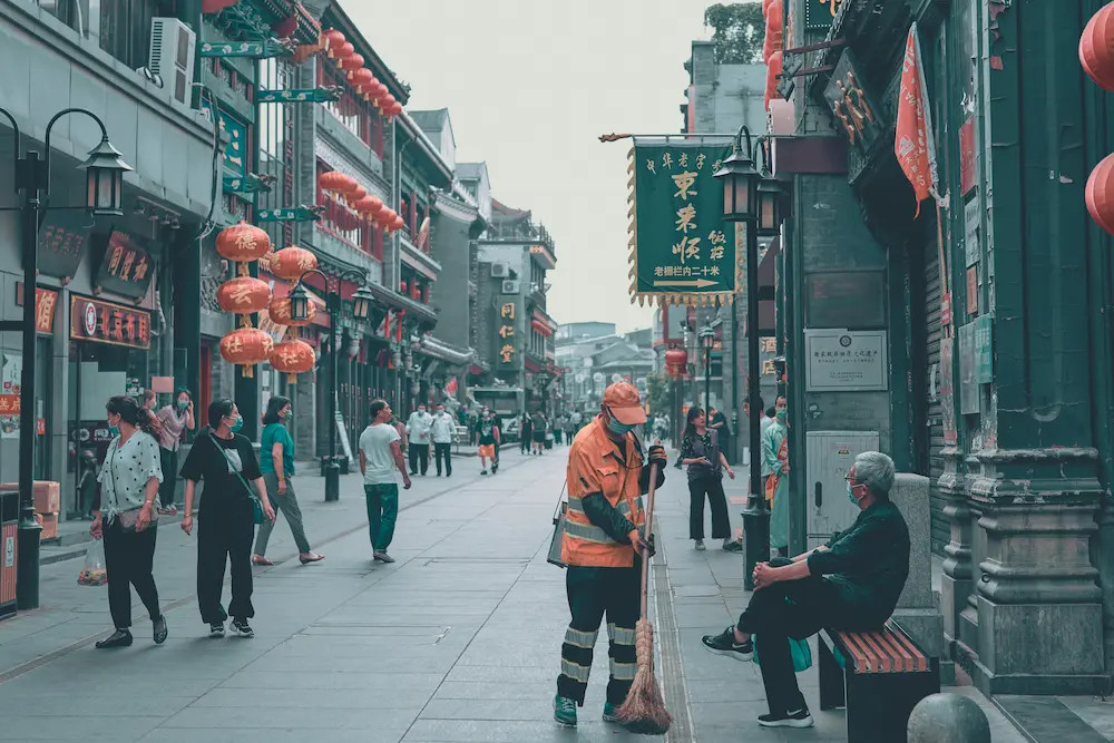 child wearing mask in Beijing pollution