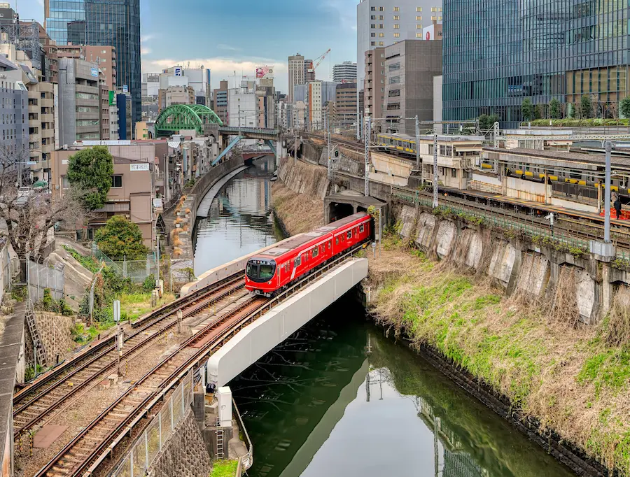 The train network of Japan makes it efficient to travel with kids. 