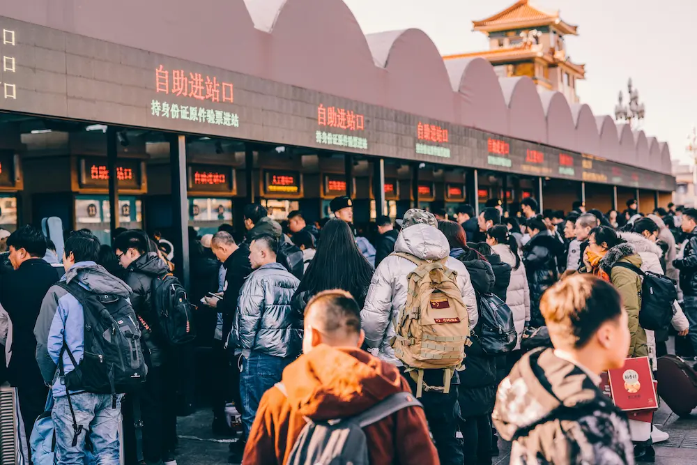 Crowded tourist places in China are sometimes overwhelming for kids. 