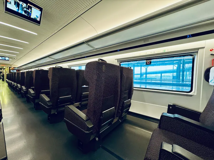 2-2 sitiing arrangement in china's high speed rail 