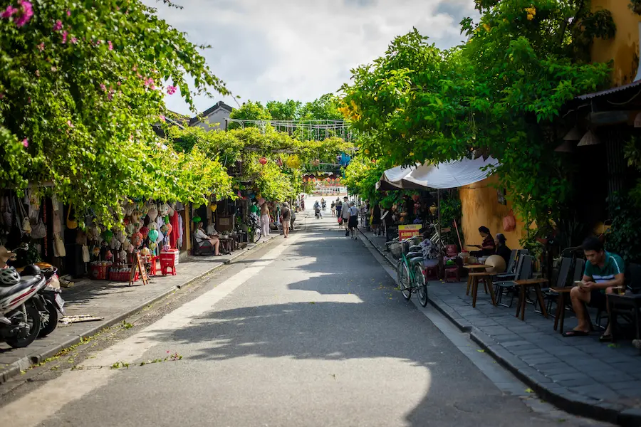 Hoi An lantern streets and family-friendly cafes with kids
