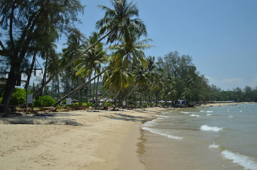Quiet Ong Lang beach in Phu Quoc is worth visiting with kids