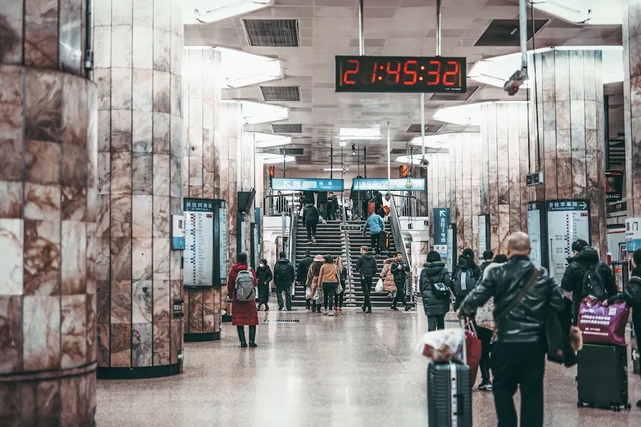 parents with luggage in China train stations