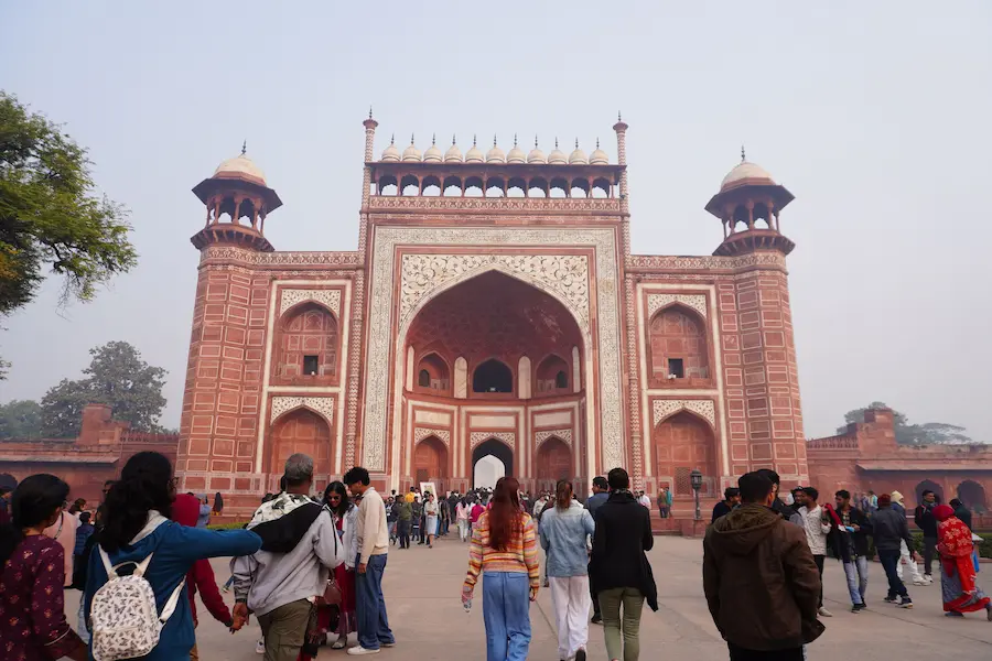 Family visiting the Taj Mahal while planning an India family trip budget